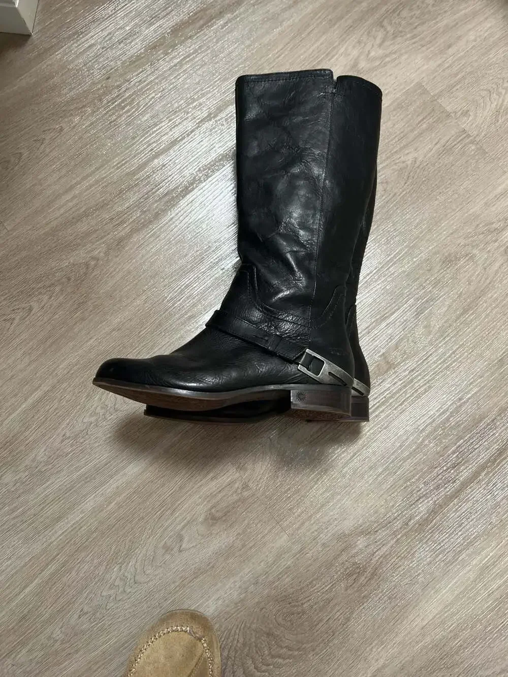 UGG - Picture 14 of 16